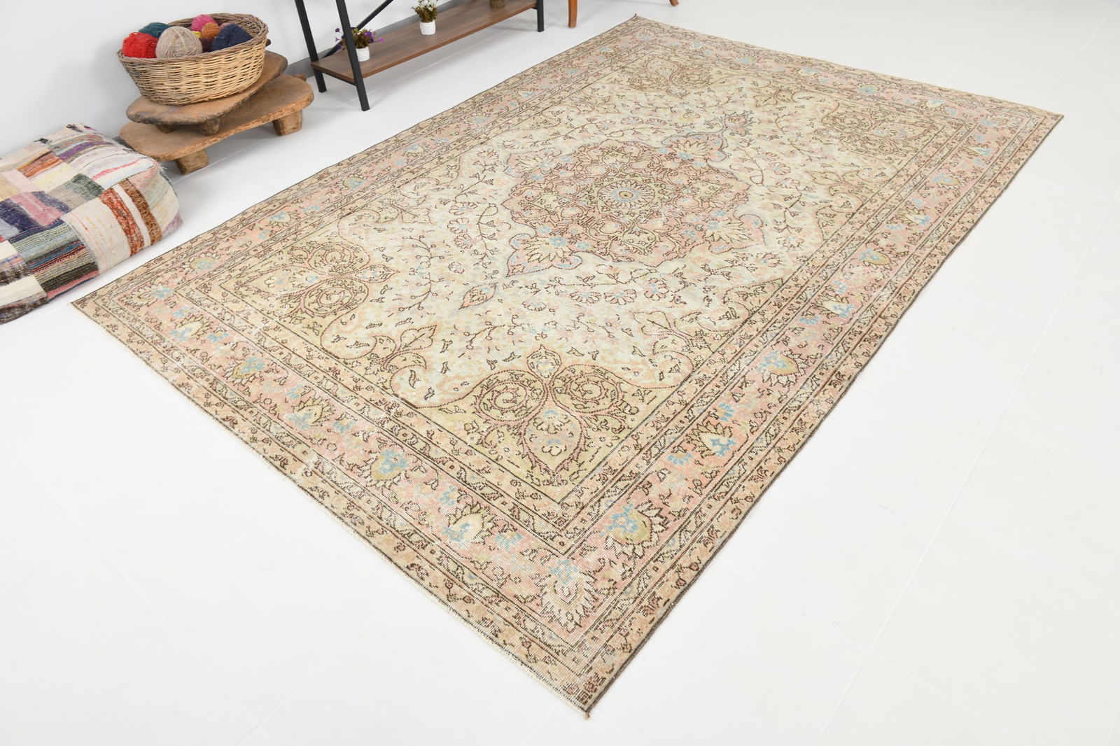 6'9'' x 9'10'' Handmade Vintage Wool Rug - 17745 - 4