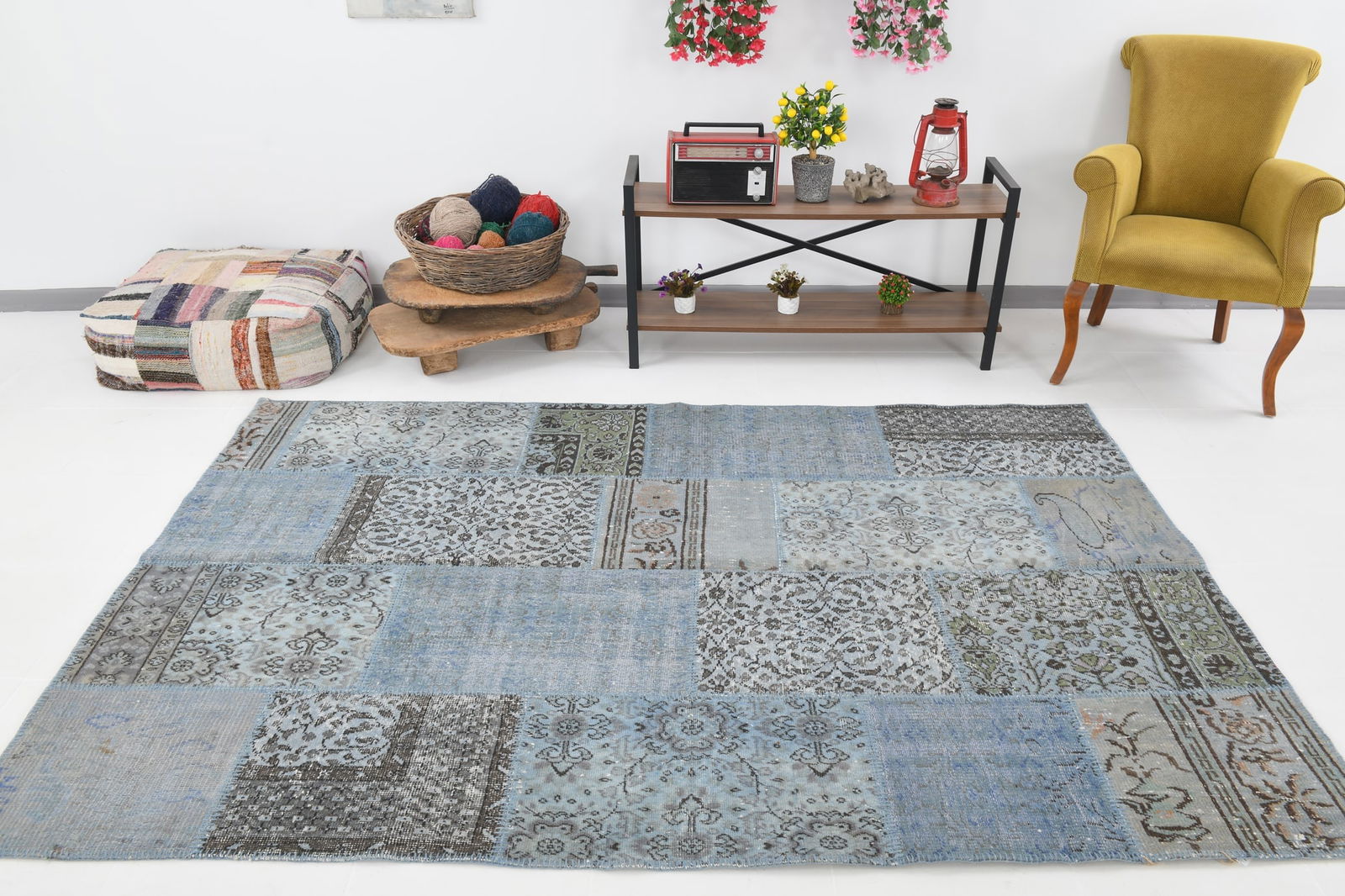 5'7'' x 8'2'' Handmade Vintage Wool Patchwork Rug - 294 - 2