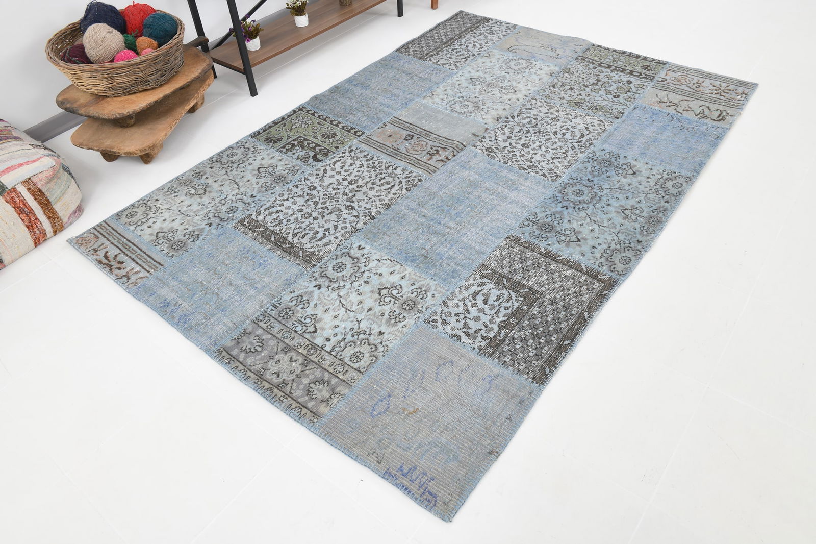 5'7'' x 8'2'' Handmade Vintage Wool Patchwork Rug - 294 - 4