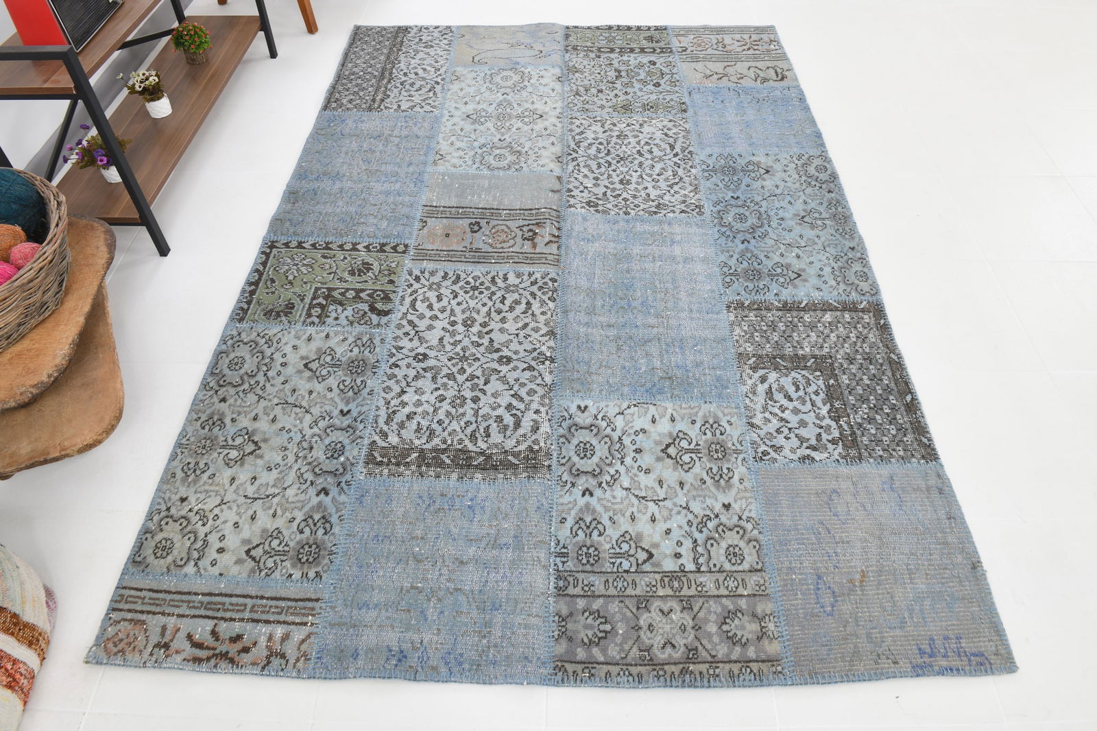 5'7'' x 8'2'' Handmade Vintage Wool Patchwork Rug - 294 - 5