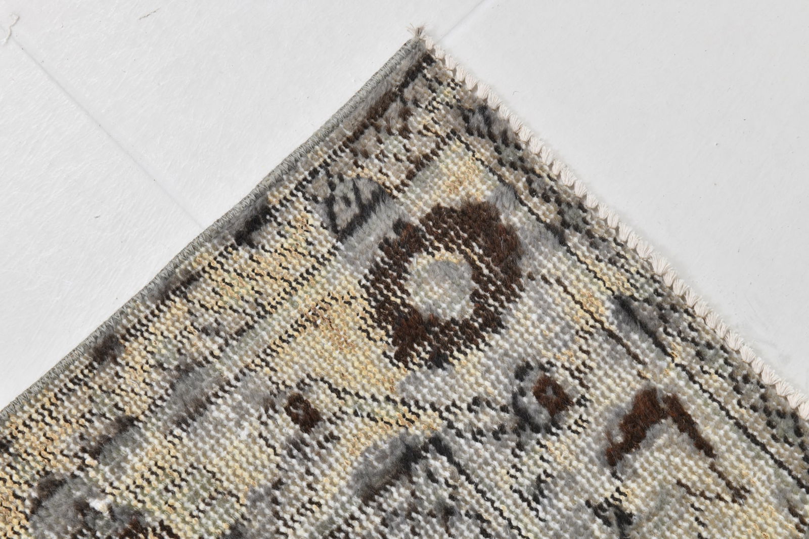 5'4'' x 9'8'' Handmade Vintage Wool Rug - 20243 - 10