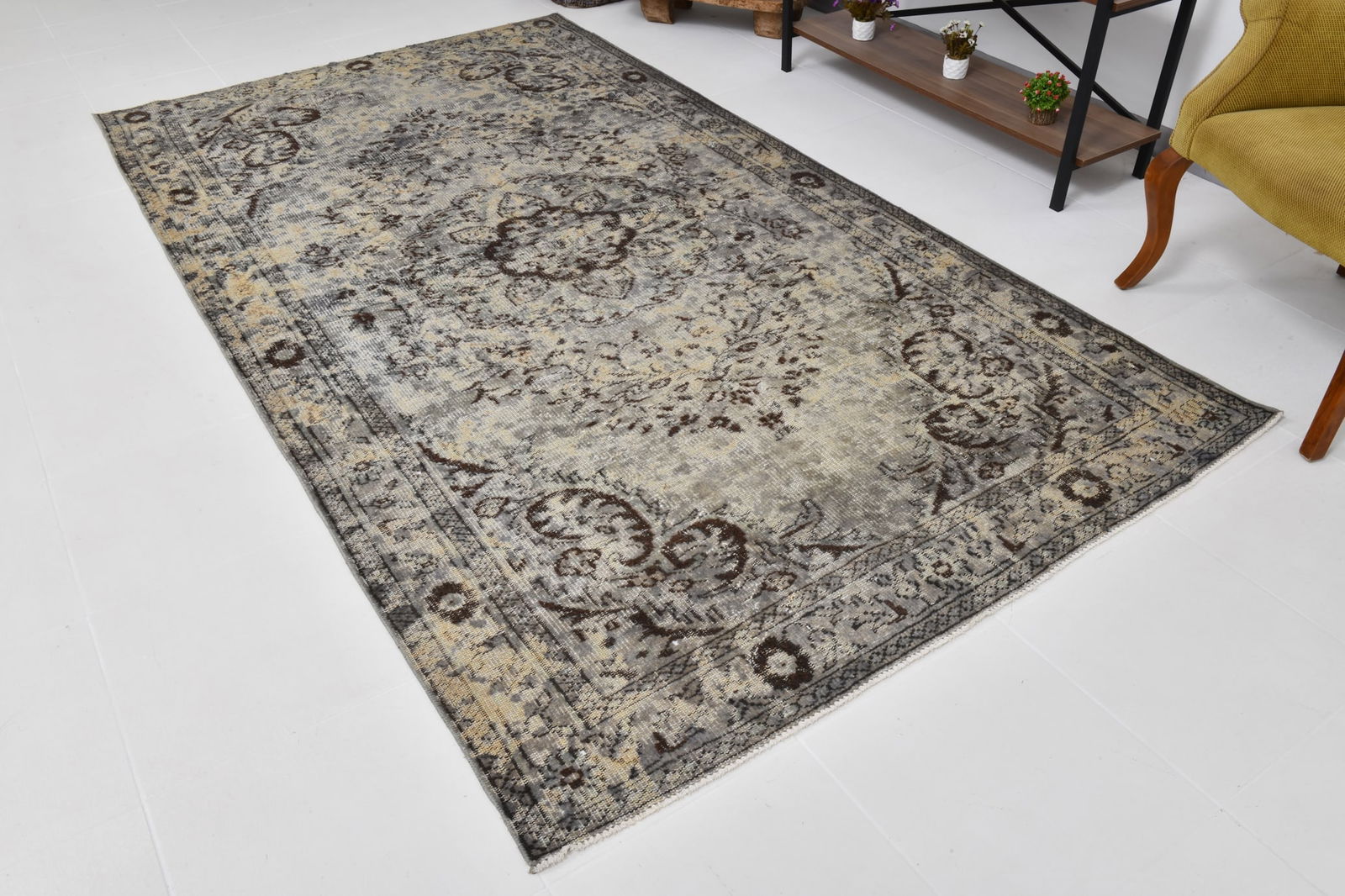 5'4'' x 9'8'' Handmade Vintage Wool Rug - 20243 - 4