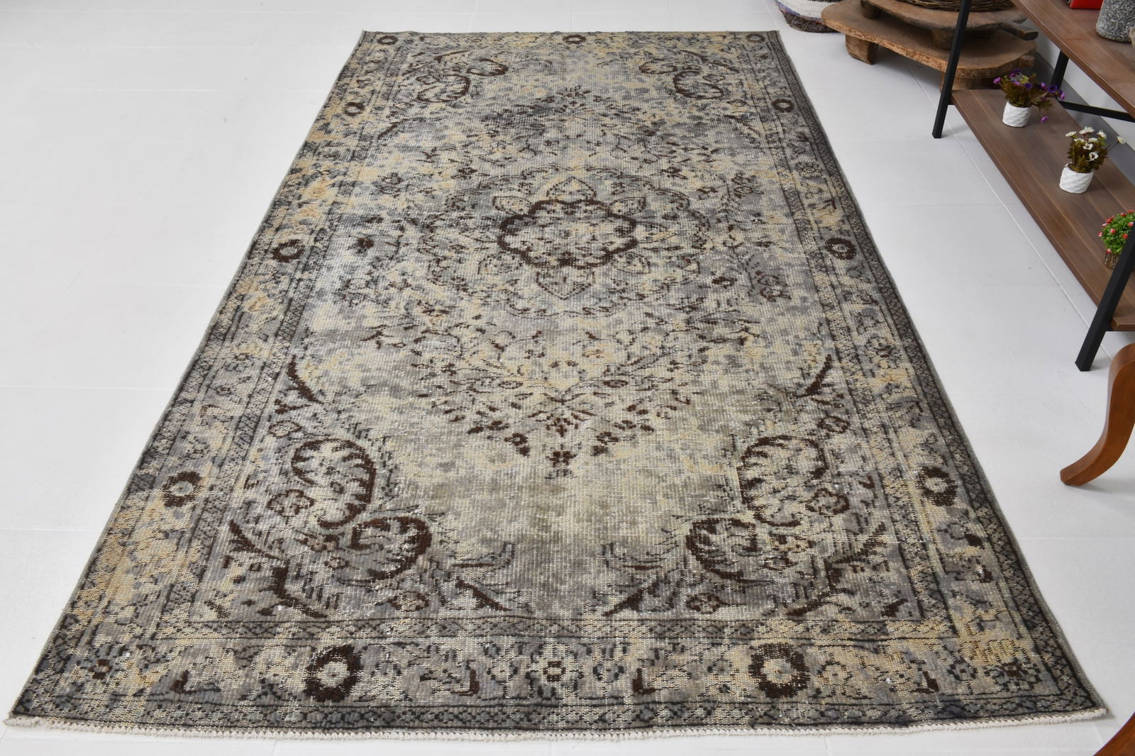 5'4'' x 9'8'' Handmade Vintage Wool Rug - 20243 - 5