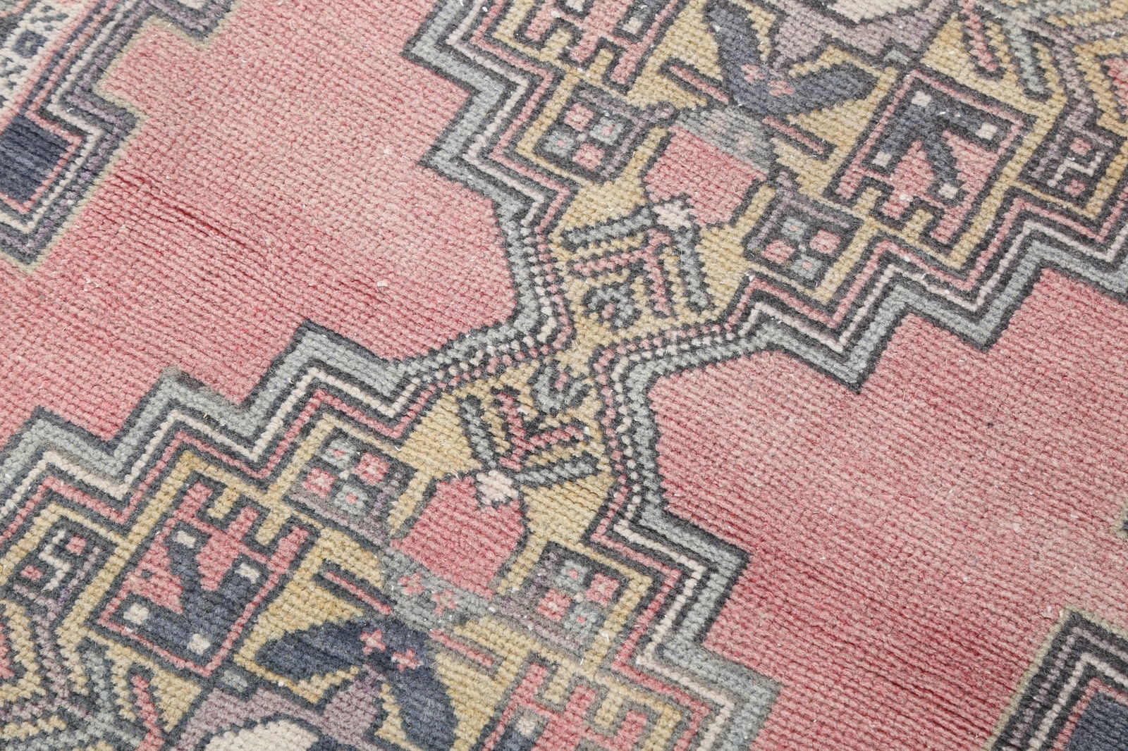 3'8'' x 7'2'' Handmade Vintage Wool Rug - 5025 - 10