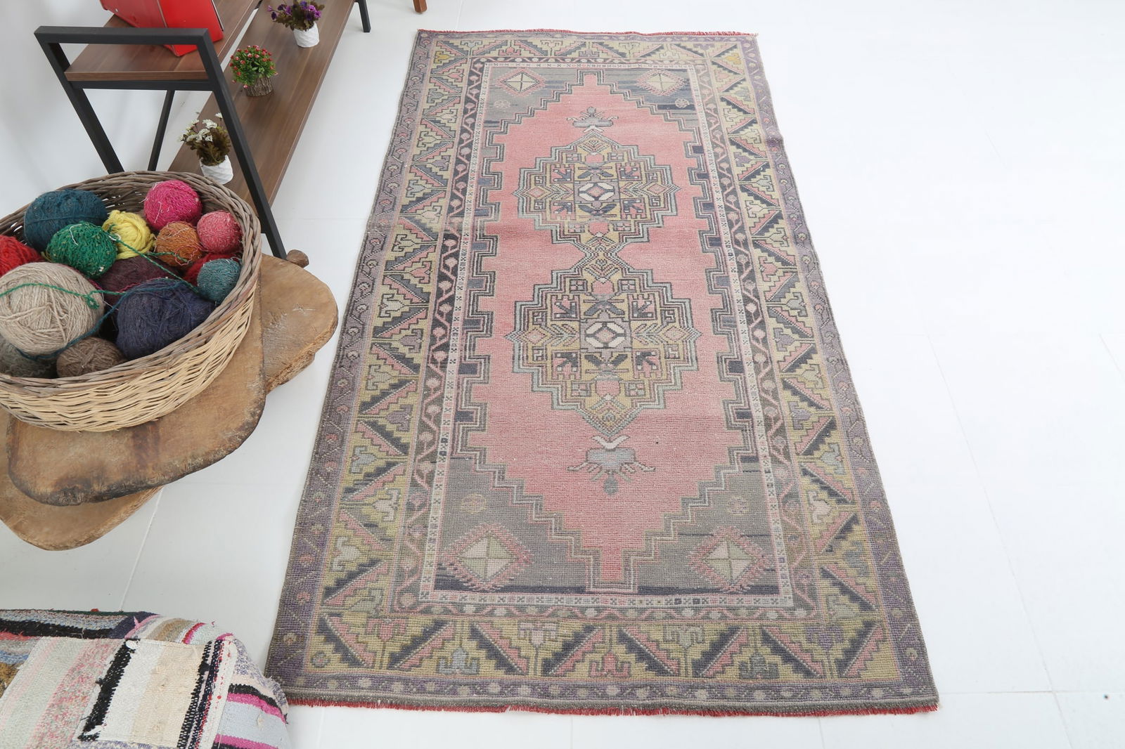 3'8'' x 7'2'' Handmade Vintage Wool Rug - 5025 - 5