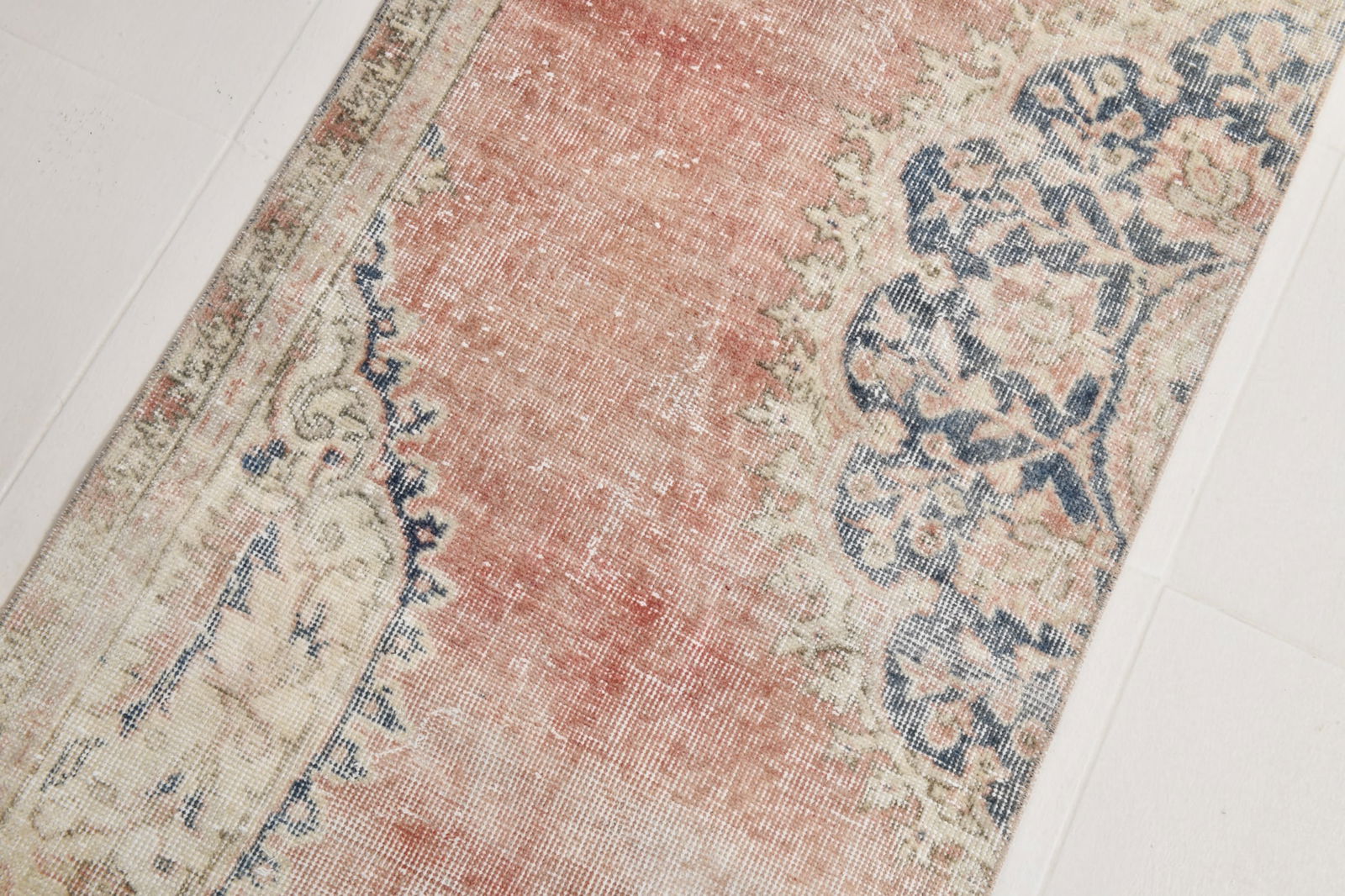 2'4'' x 8'11'' Handmade Vintage Wool Rug - 22442 - 6