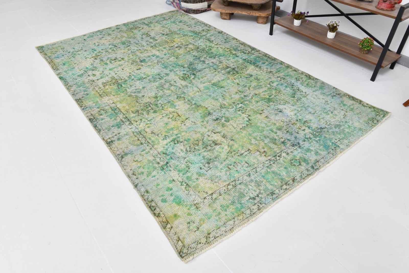 5'6'' x 9'0'' Handmade Vintage Wool Rug - 20133 - 4