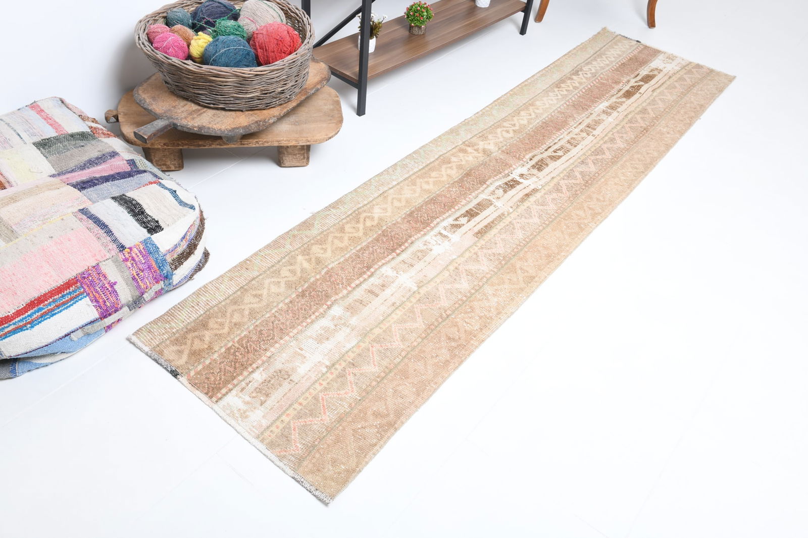2'3'' x 9'3'' Turkish Vintage Runner Rug - 17380 - 4