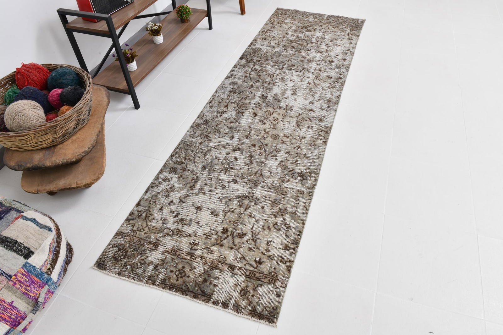 2'7'' x 8'10'' Handmade Vintage Wool Rug - 20340 - 4