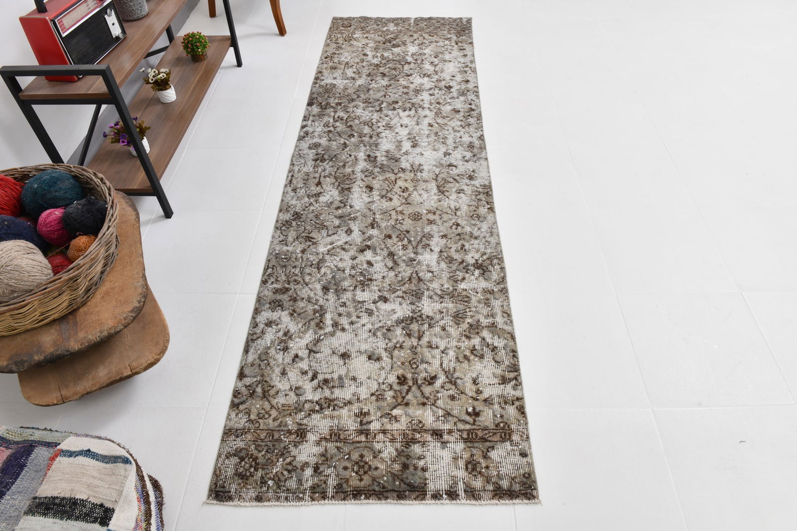 2'7'' x 8'10'' Handmade Vintage Wool Rug - 20340 - 5