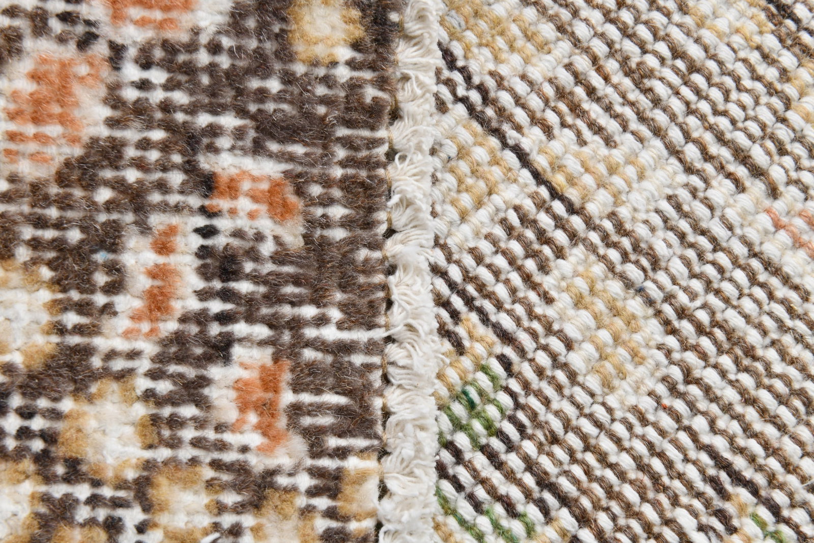 5'8'' x 9'11'' Handmade Vintage Wool Rug - 21537 - 13