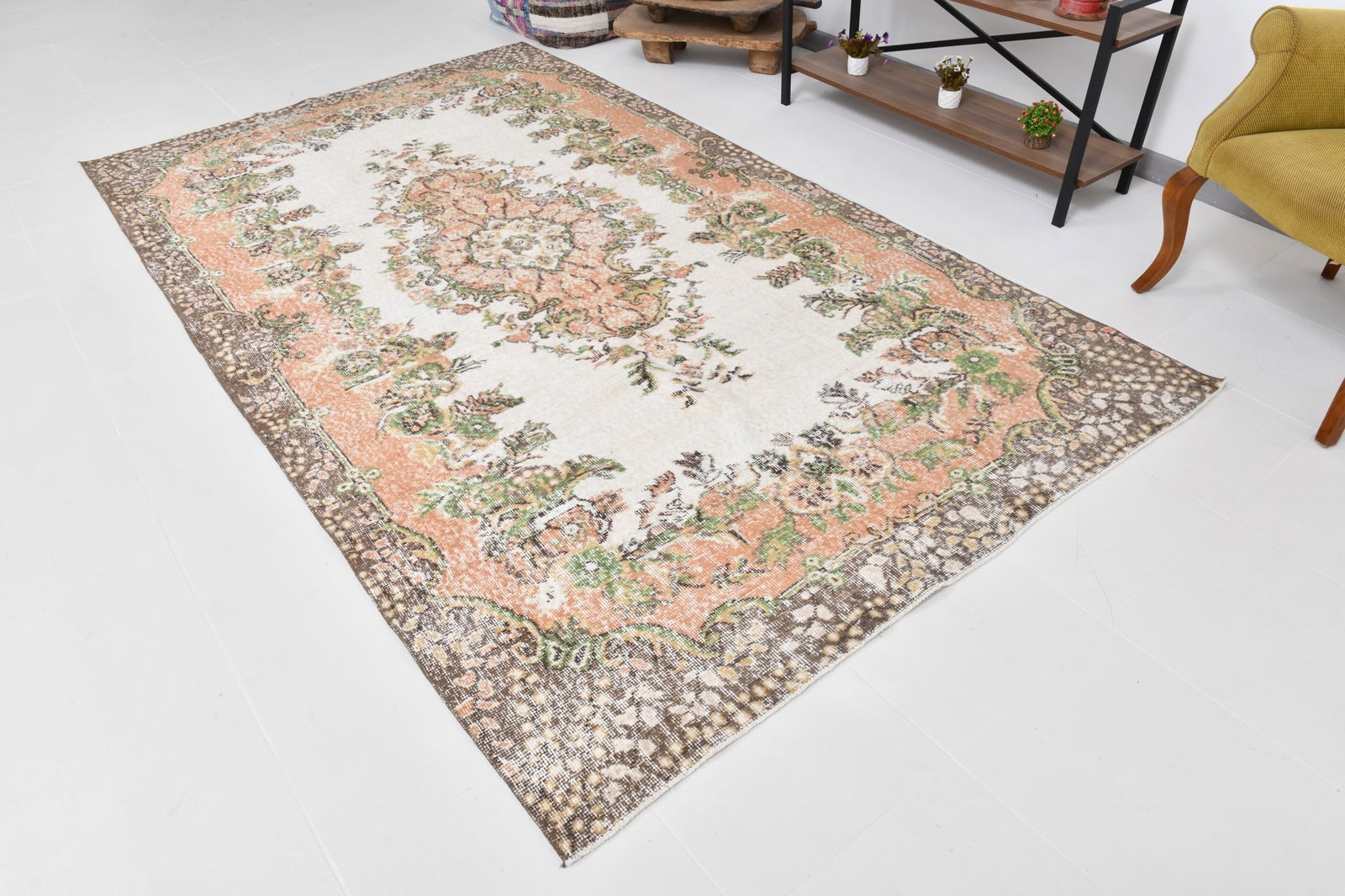 5'8'' x 9'11'' Handmade Vintage Wool Rug - 21537 - 4