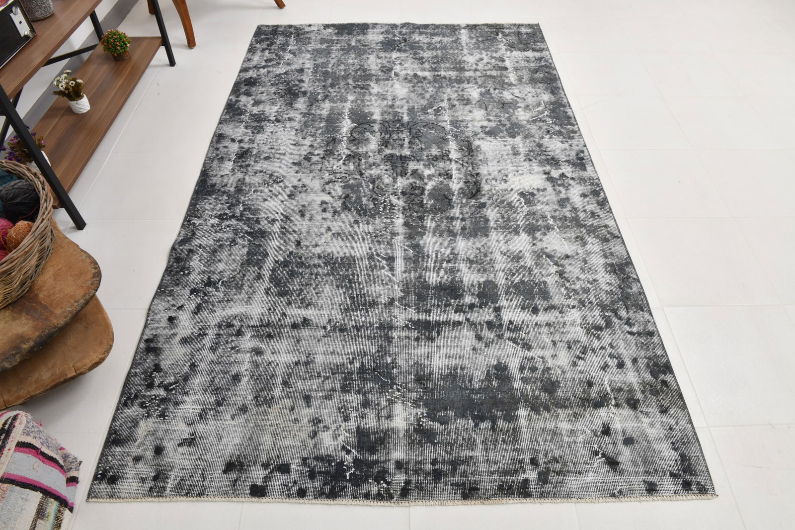 5'1'' x 8'2'' Handmade Vintage Wool Rug - 22443 - 5