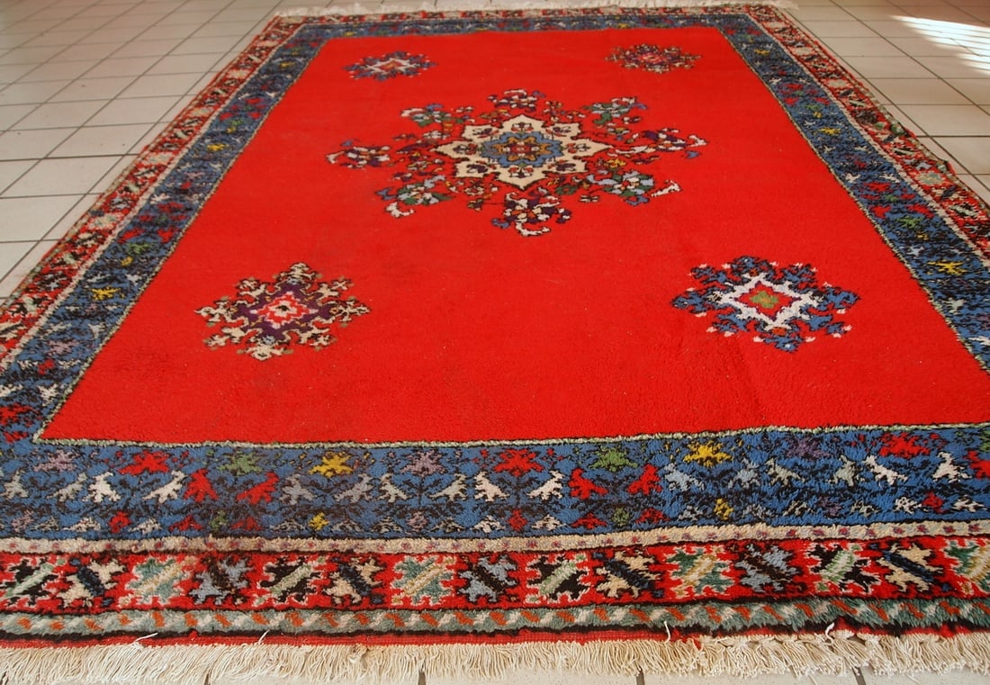 Handmade vintage Moroccan Berber rug 5.6' x 7.9' (170cm x 240cm) 1970s - 9