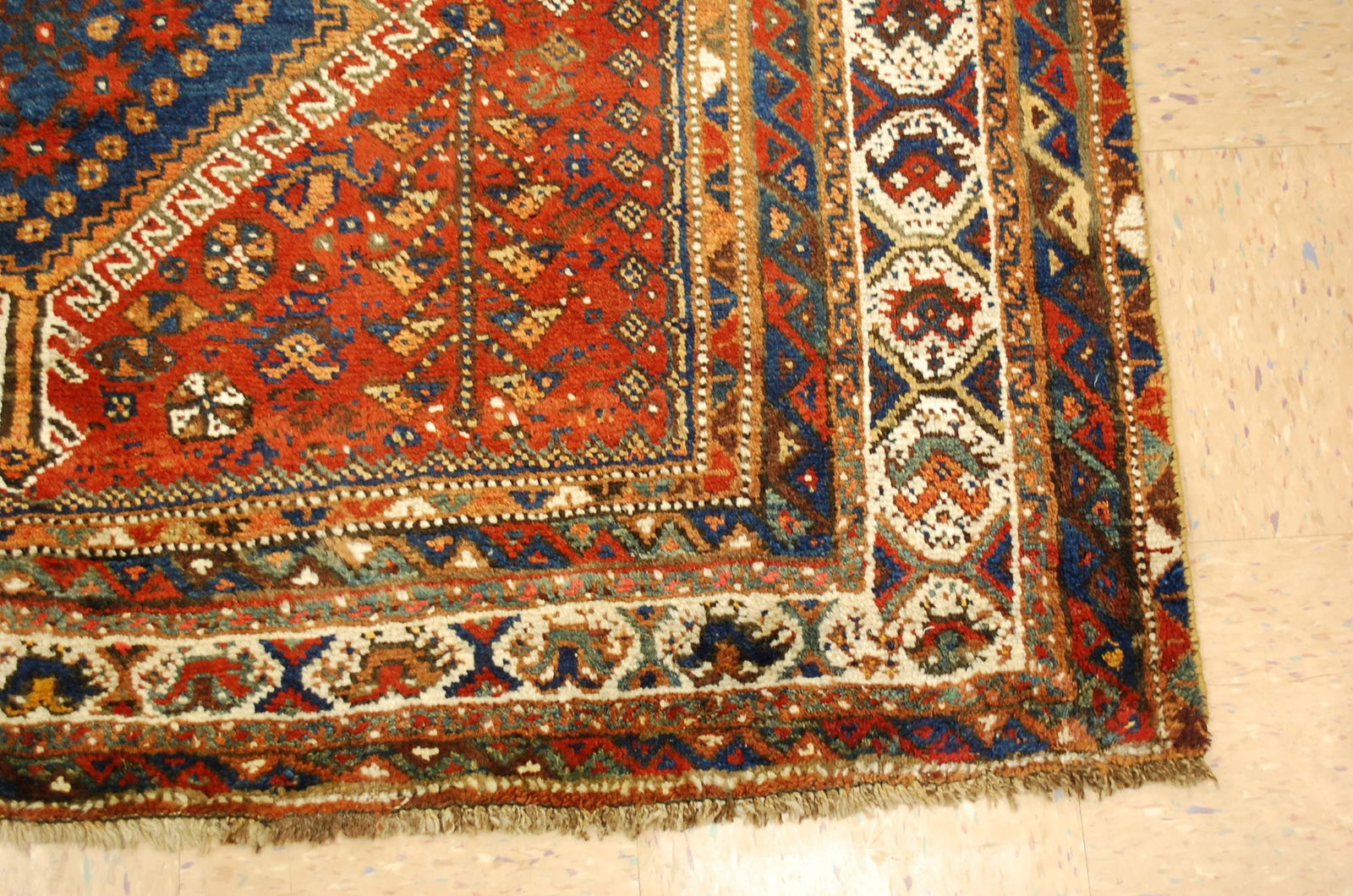 Persian SHIRAZ RUG 5'5" x 6'8" - 3