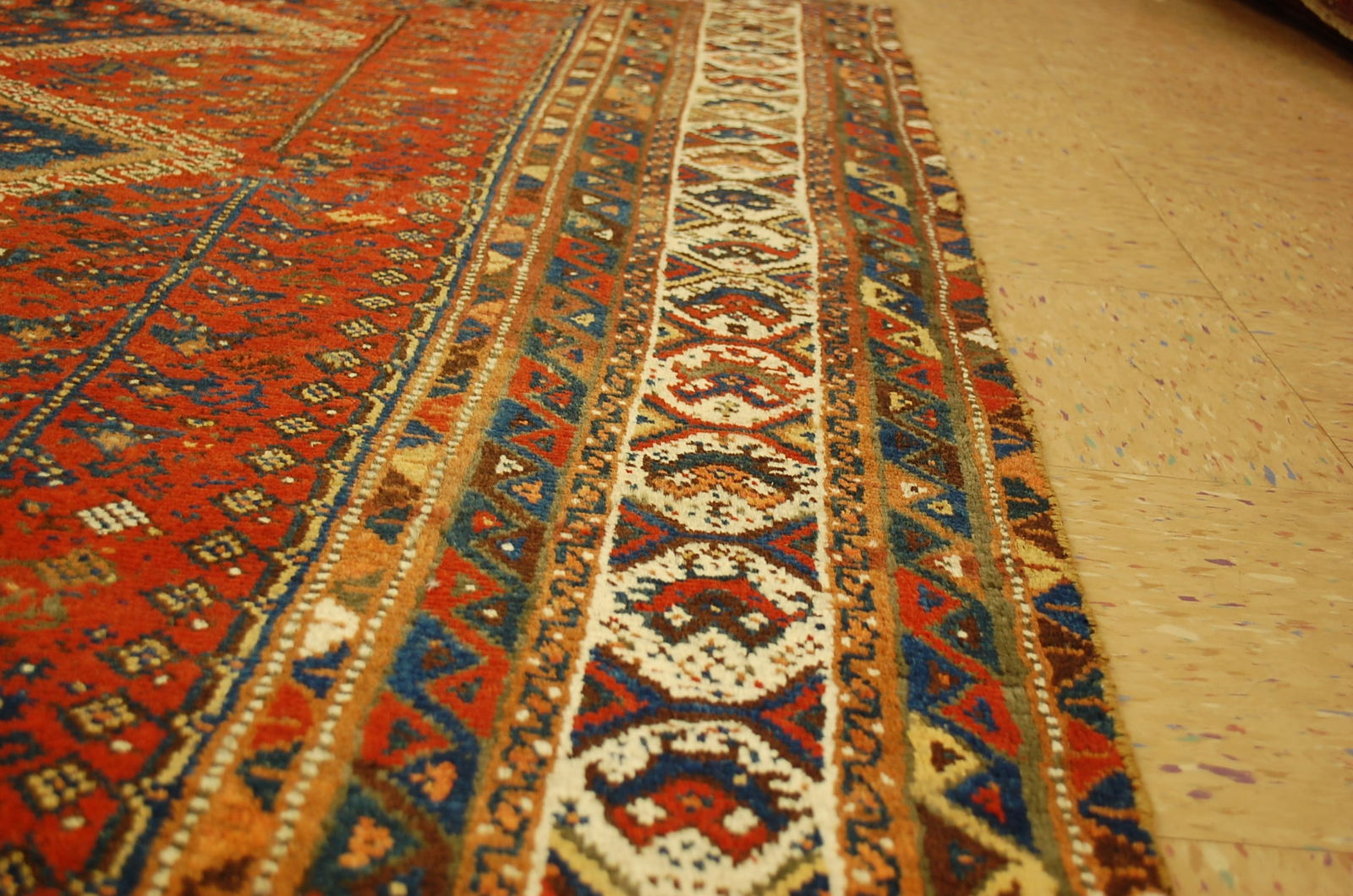 Persian SHIRAZ RUG 5'5" x 6'8" - 8