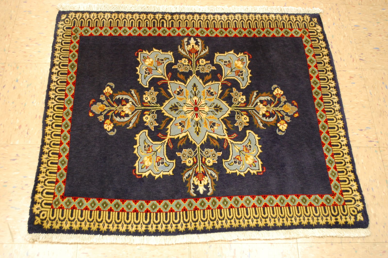 PERSIAN KESHAN RUG 2' 8"x 3'2" (1 of 9)
