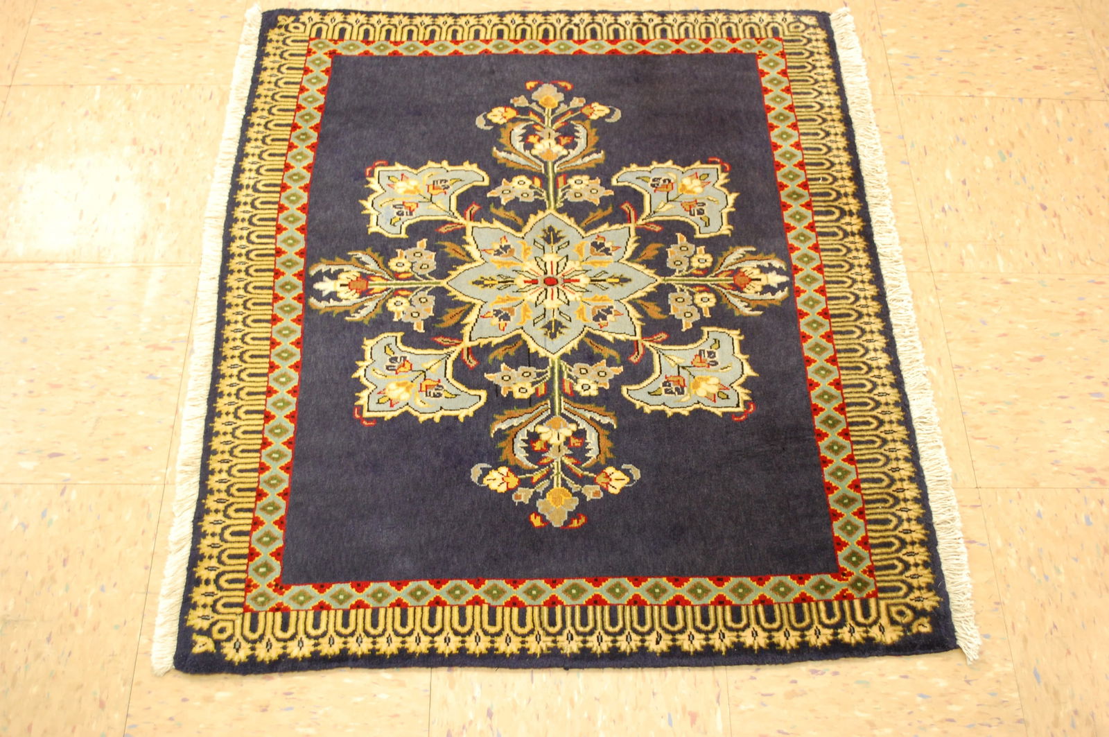 PERSIAN KESHAN RUG 2' 8"x 3'2" - 6