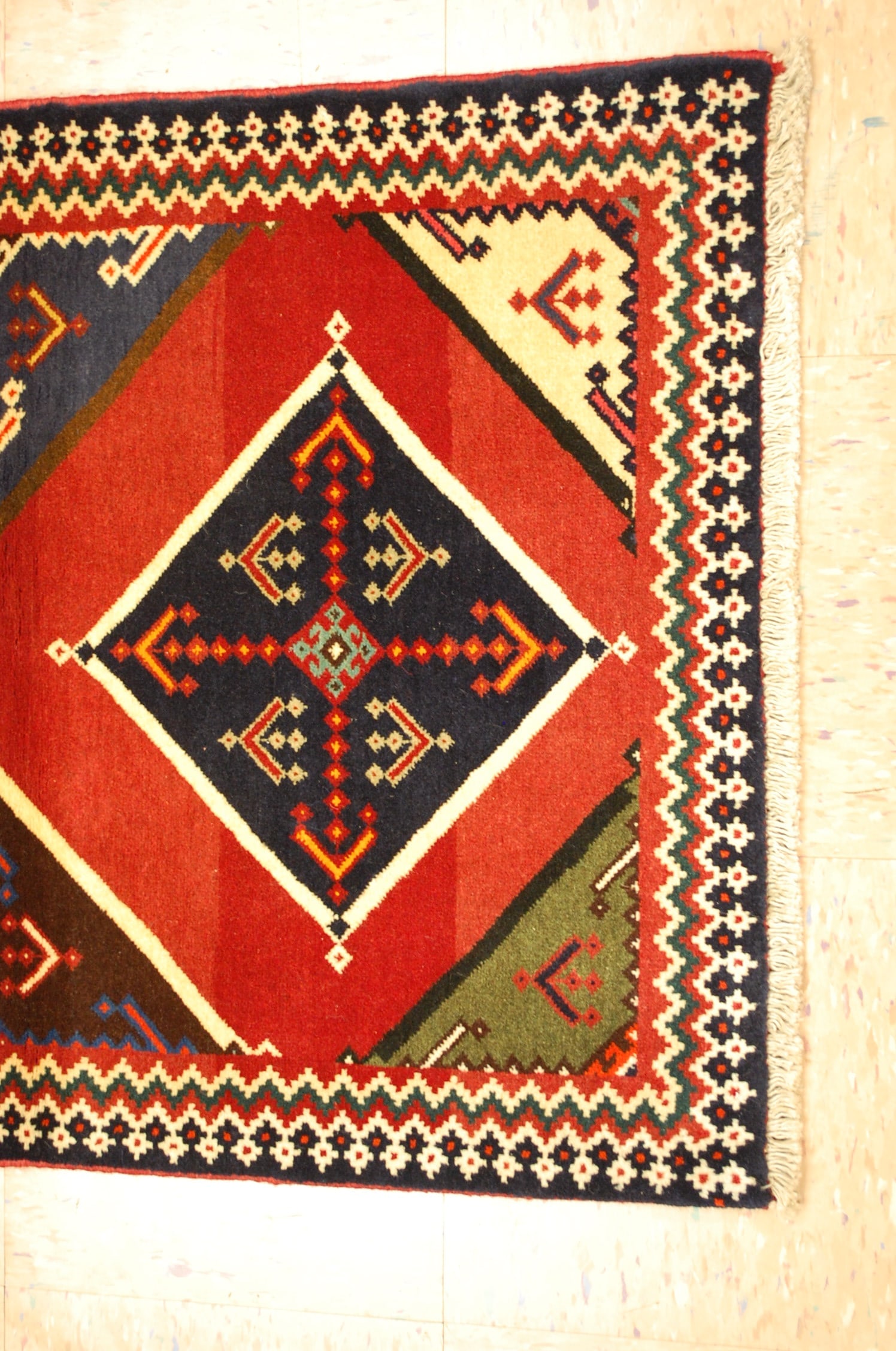 PERSIAN SHIRAZ RUG 2'4" X 5'1" - 2