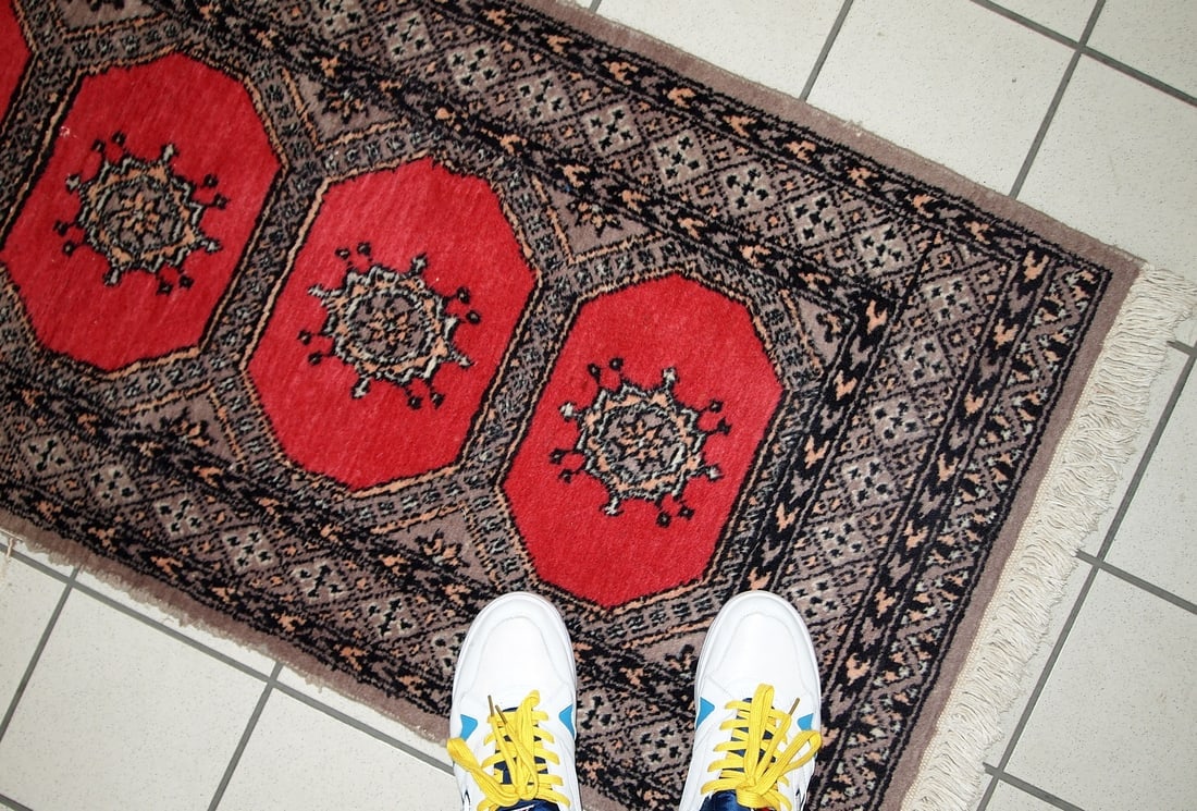 Handmade vintage Uzbek Bukhara rug 2.1' x 5.6' (65cm x 170cm) 1960s - 7