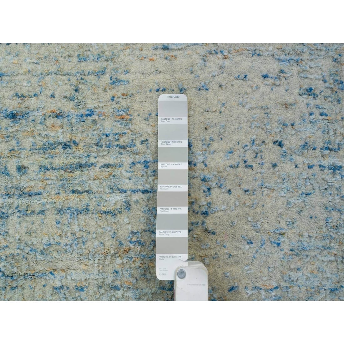 Gray Modern Jacquard Hand Loomed Wool and Silk Runner Oriental Rug - 4