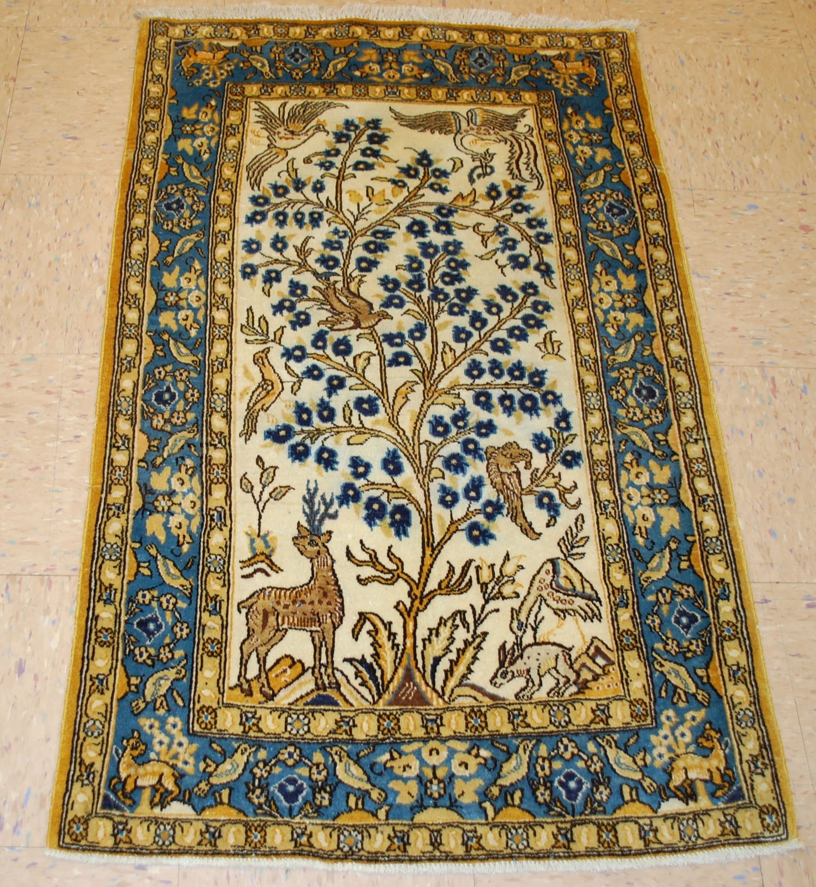 Persian QUME RUG 2'7" x 4'3": Title: Persian QUME RUG 2'7" x 4'3"Description:OLD, ANTIQUE HIGHLY DETAILED DESIGN Persian QUME ORIENTAL RUG..with exact size of 2'7" x 4'3" ......Highly Detailed design pattern of birds subject over