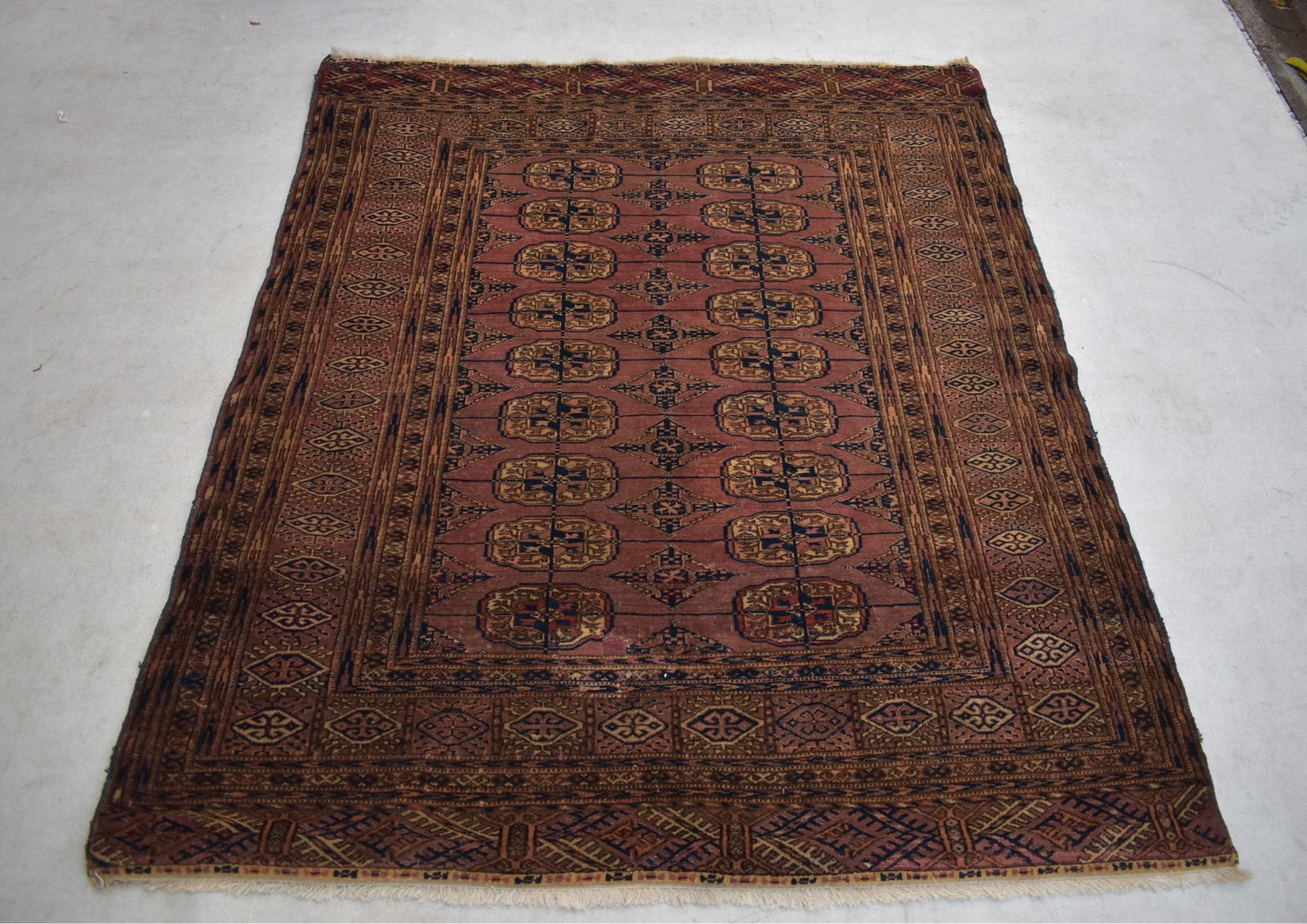 11075 TURKMEN TEKKE CARPET: 1.37 × 1.15 m (1.58 m²) - 2