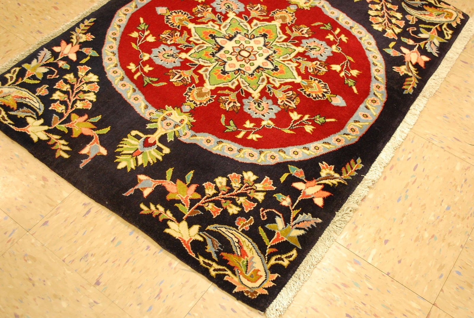 PERSIAN KESHAN RUG 2'5" x 3'1" - 7