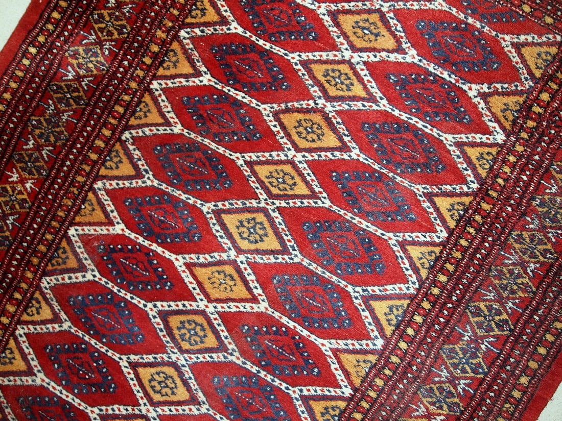 Handmade vintage Uzbek Bukhara rug 3.3' x 4.9' (100cm x 152cm) 1960s - 4