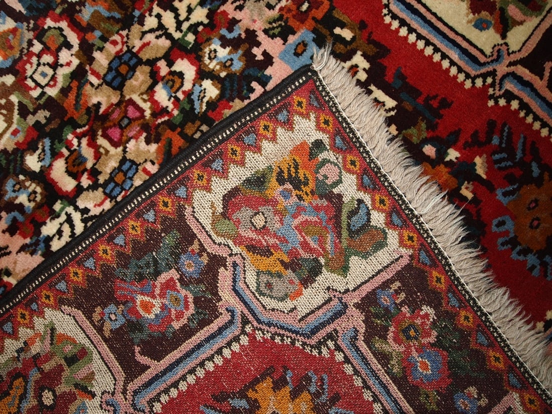 Handmade vintage Persian Bakhtiari rug 3.7' x 4.9' ( 114cm x 152cm ) 1970 - 13