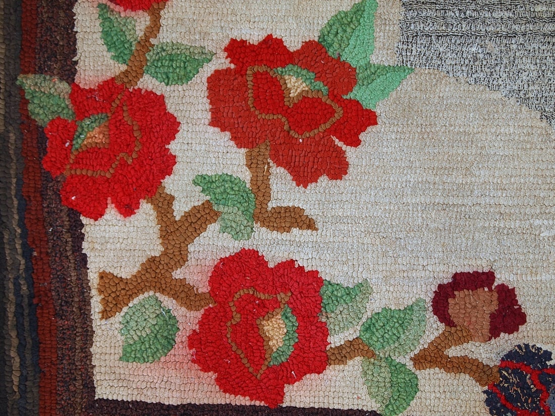 Handmade antique American Hooked rug 2.5' x 4.5' (78cm x 138cm) 1920s - 5