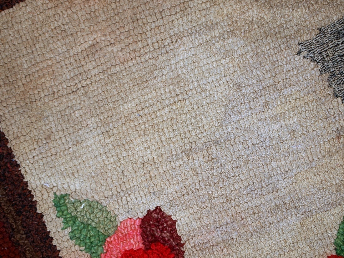 Handmade antique American Hooked rug 2.5' x 4.5' (78cm x 138cm) 1920s - 6