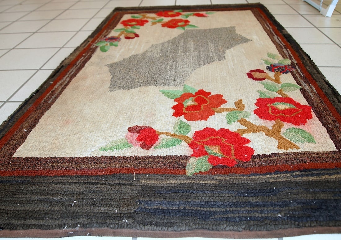 Handmade antique American Hooked rug 2.5' x 4.5' (78cm x 138cm) 1920s - 9