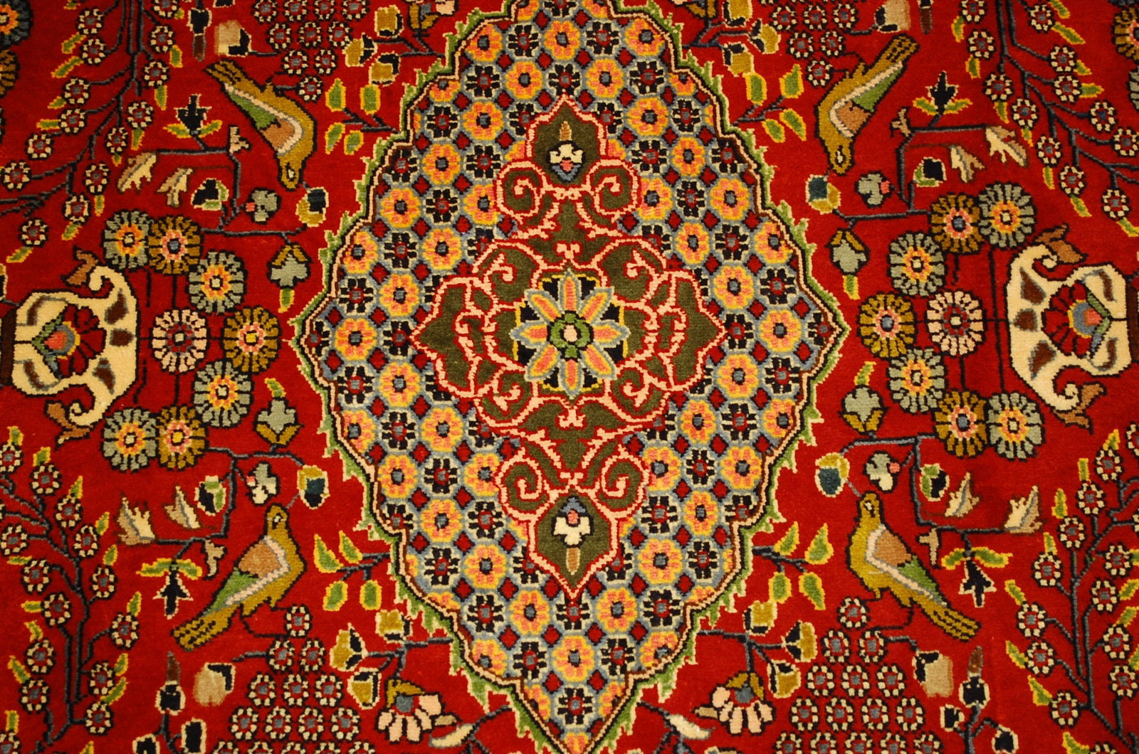 Persian QUME RUG 2'7" x 3'5": Title: Persian QUME RUG 2'7" x 3'5" Description:OLD,ANTIQUE HIGHLY DETAILED DESIGN Persian QUME ORIENTAL RUG..with exact size of 2'7" x 3'5" ......Highly Detailed design pattern of birds subjects