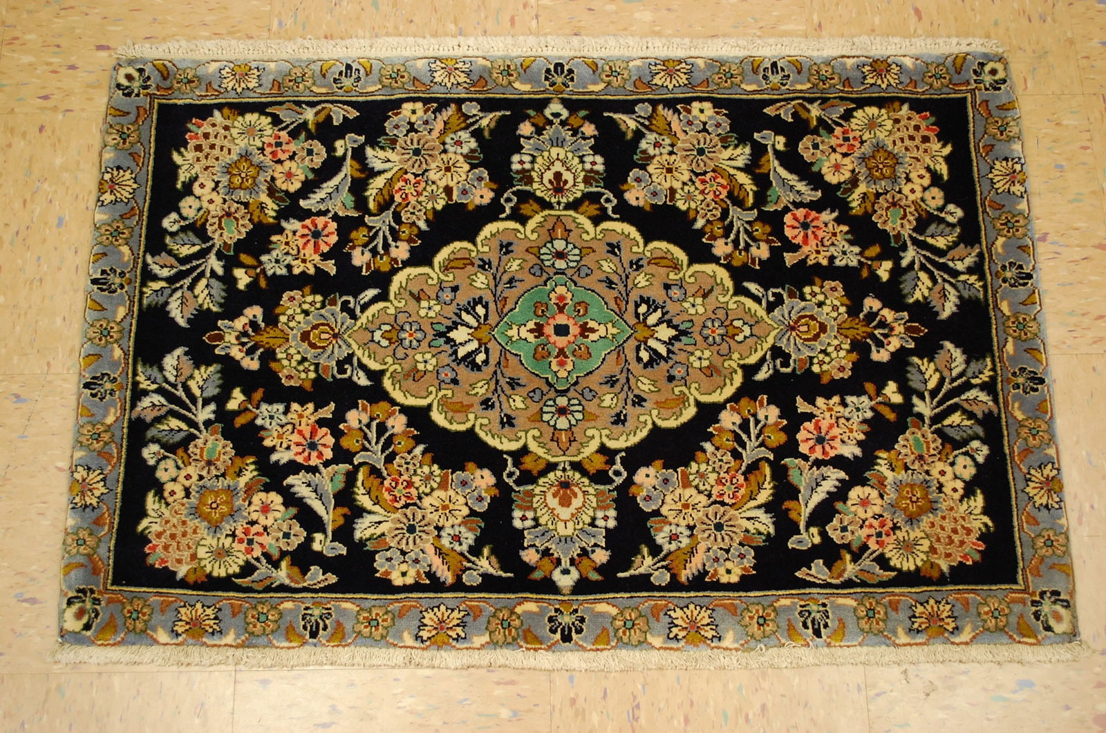 PERSIAN KESHAN RUG 2'2" x 3'4" - 2