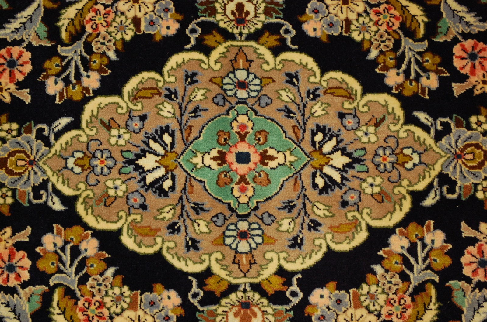 PERSIAN KESHAN RUG 2'2" x 3'4" - 7