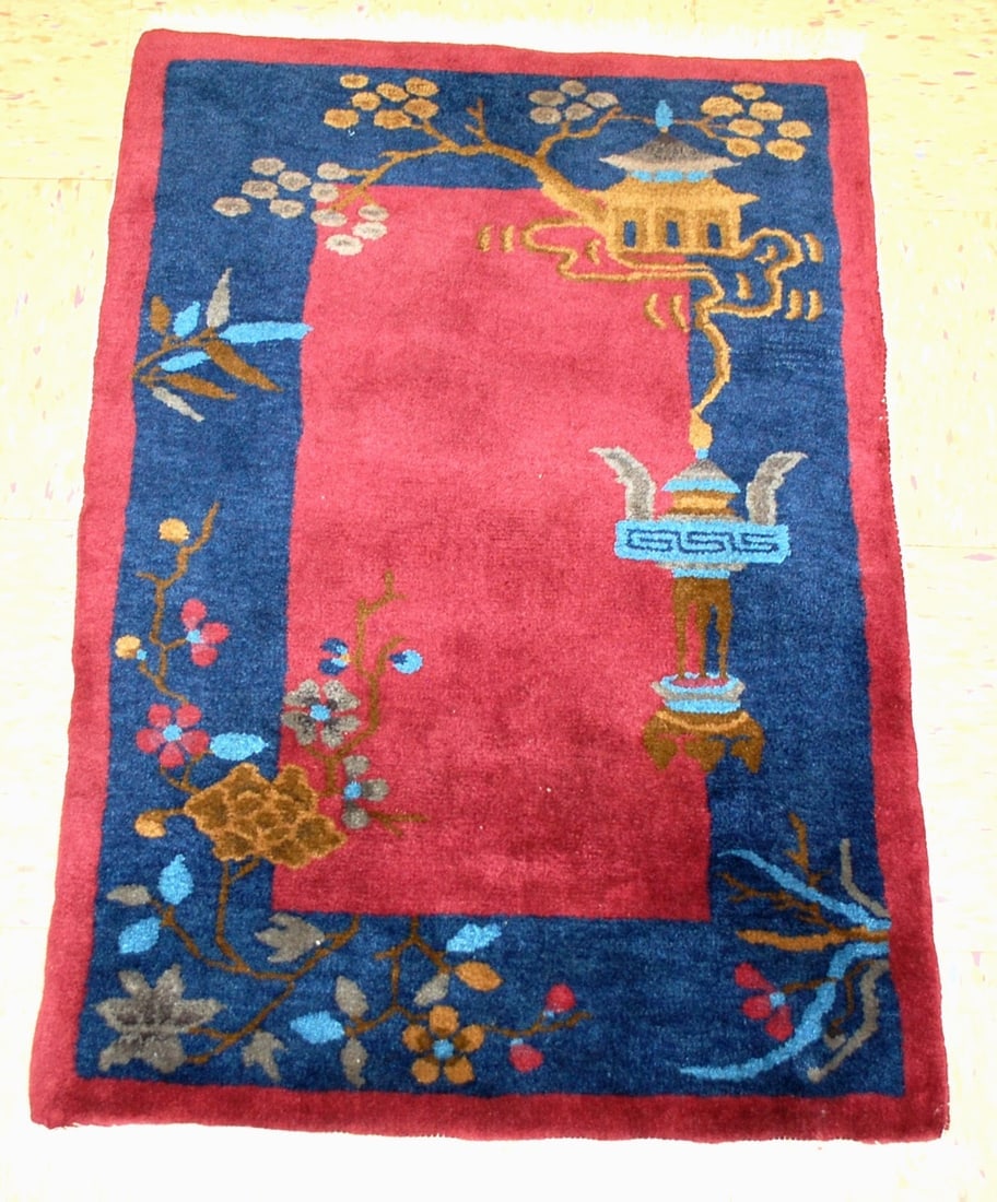 CHINESE WALTER NICHOLS RUG 2' x 2'11": Title:CHINESE WALTER NICHOLS RUG 2' x 2'11" Description:ANTIQUE COLLECTORS ESTATE TREASURE ART DECO CHINESE WALTER NICHOLS RUG ,with exact size of 2' x 2'11" ....Detailed Chinese floral field DESIGN w