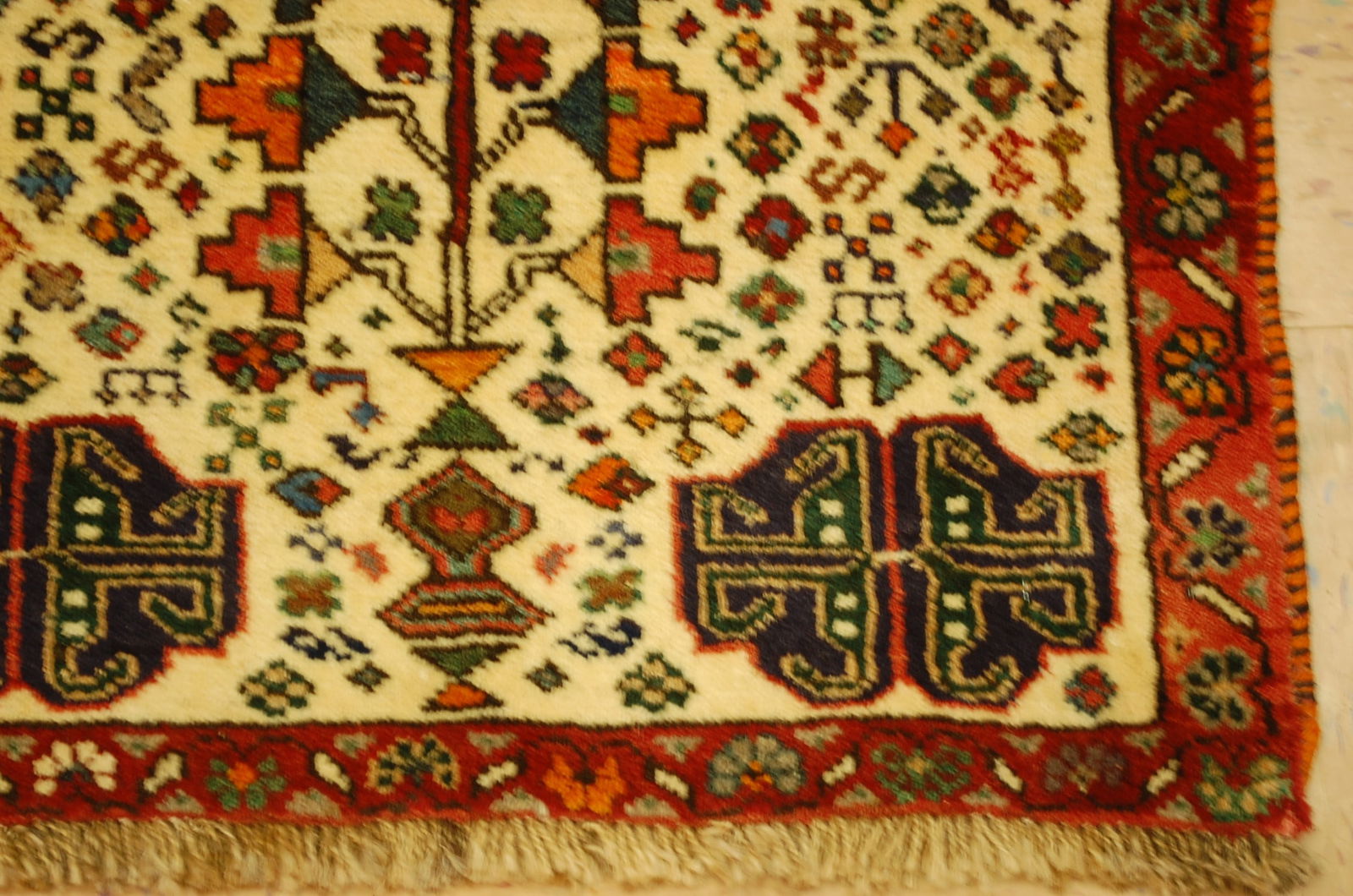 Persian SHIRAZ RUG 2'2" x 4'4" - 7