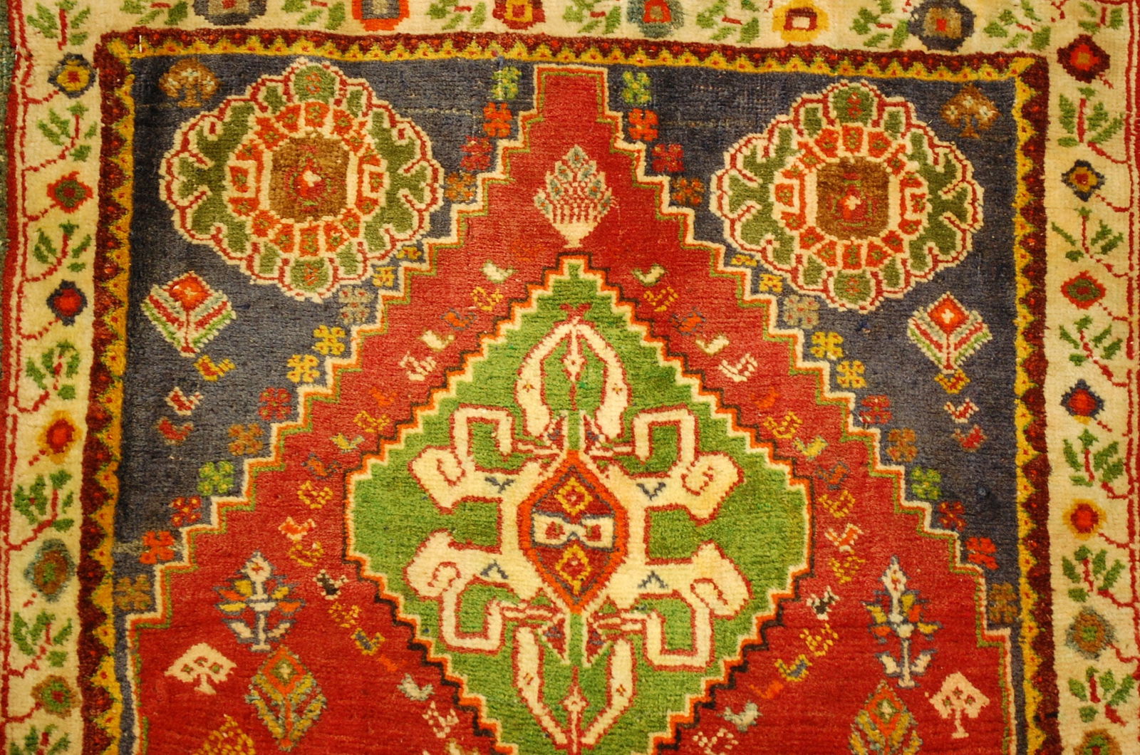 PERSIAN SHERAZ RUG 2'4" X 4'7" - 6