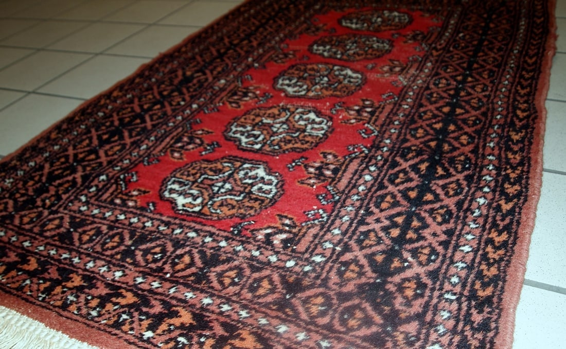 Handmade vintage Pakistani Lahore distressed rug 2.4' x 3.9' (75cm x 119cm) 1960s - 6