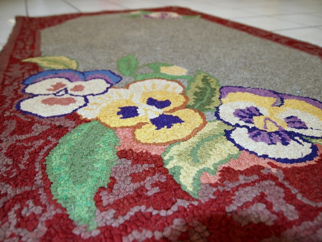 Handmade antique American hooked rug 2' x 3.3' ( 64cm x 102cm ) 1920s - 12