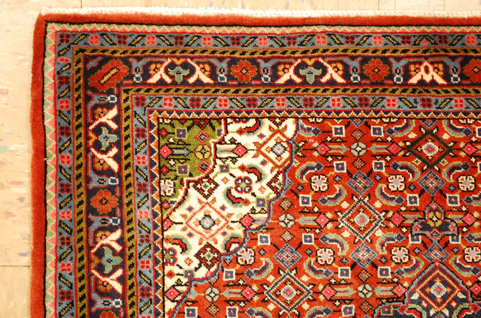 PERSIAN SAROUK RUG 2' 7" x 2'9" - 2