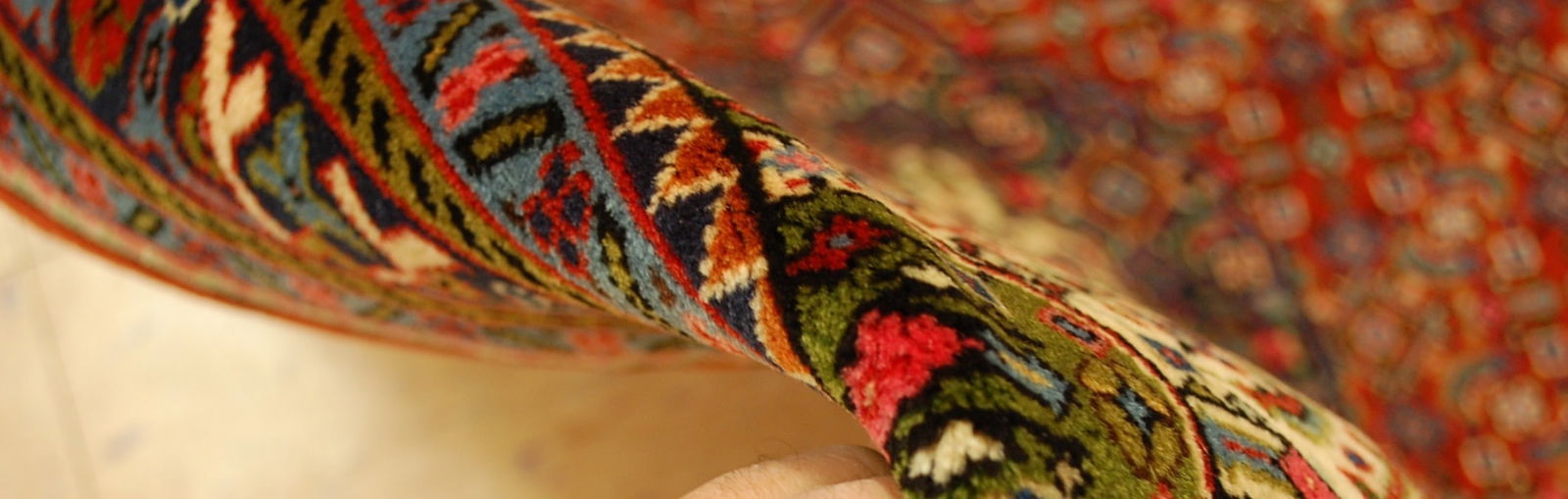 PERSIAN SAROUK RUG 2' 7" x 2'9" - 8