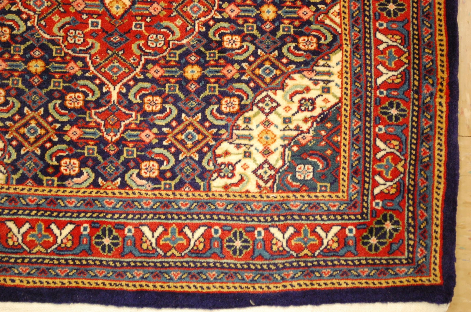 PERSAN SAROUK RUG 2'4" x 2'7" - 6