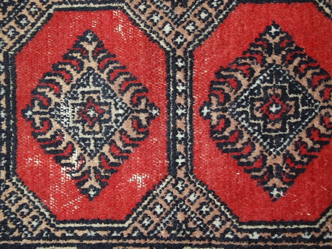 Handmade vintage Pakistani Lahore distressed rug 1.4' x 1.9' (45cm x 58cm) 1970s - 4
