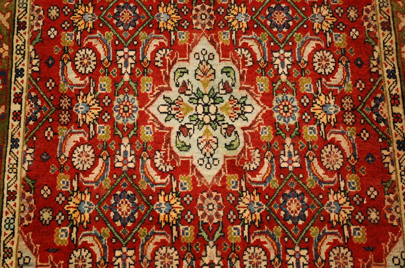 Persian BEJAR RUG 2'6" x 2'10": Title: Persian BEJAR RUG 2'6" x 2'10" Description:OLD,ANTIQUE PREMIUM MASTER PIECE FINE AUTHENTIC HAND KNOTTED Persian BEJAR RUG with KORK WOOL and HIGH KPSI..............Super detailed pattern incorp