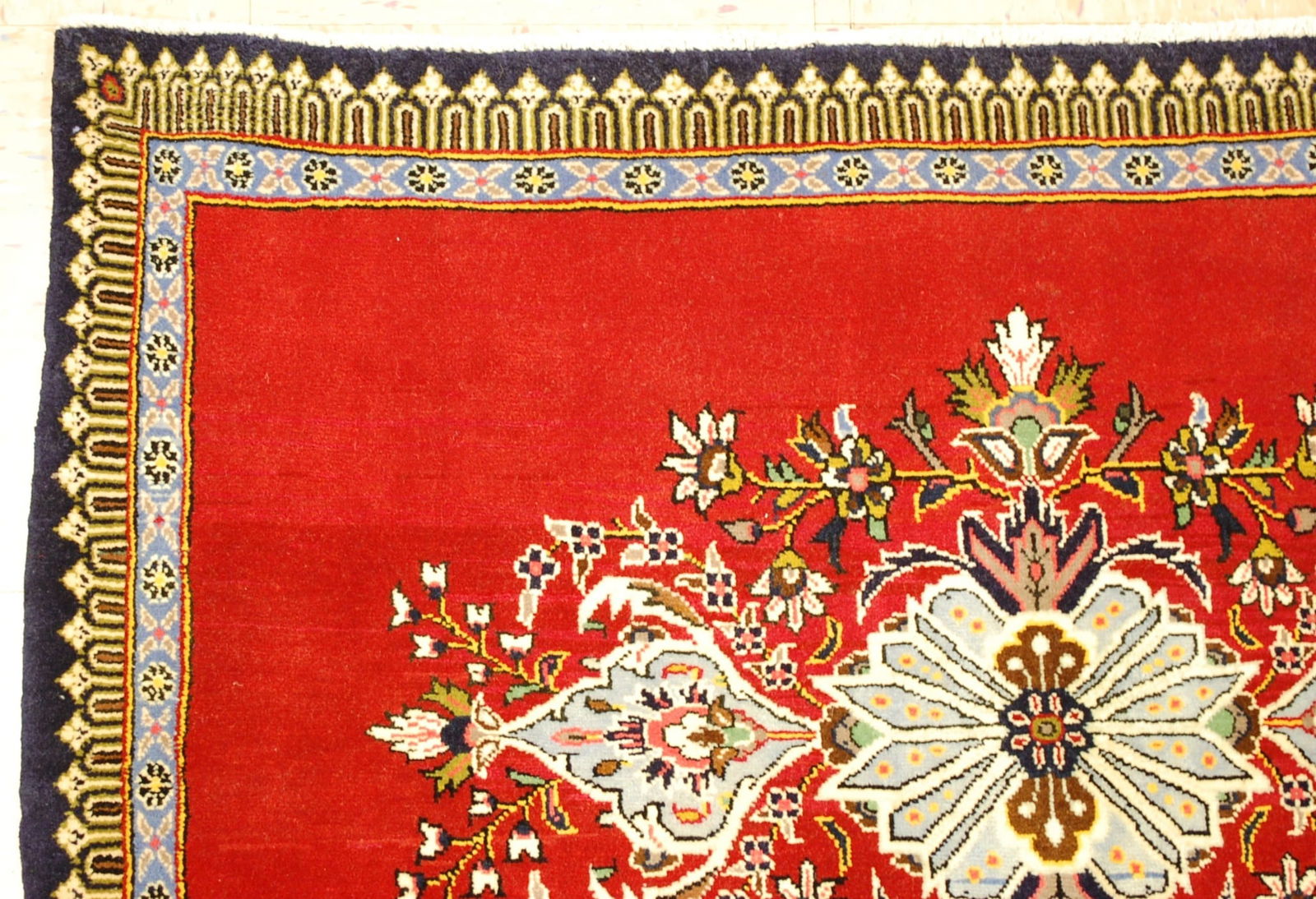 PERSIAN KESHAN RUG 2'7" x 3'3" - 4