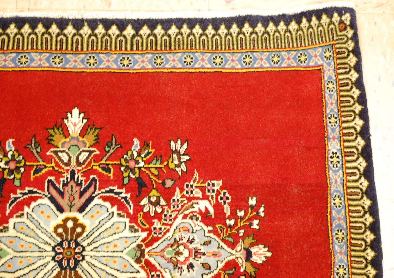 PERSIAN KESHAN RUG 2'7" x 3'3" - 5