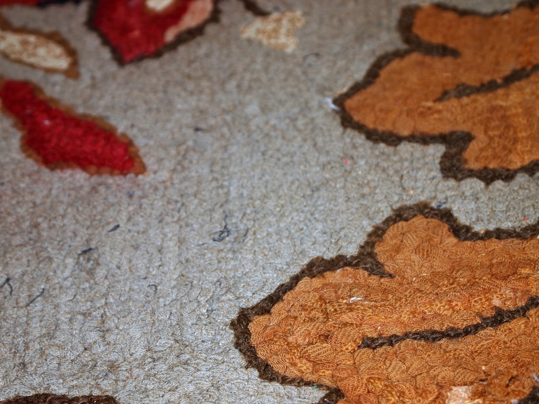 Handmade antique American Hooked rug 2.4' x 4.1' (75cm x 127cm) 1900s - 7