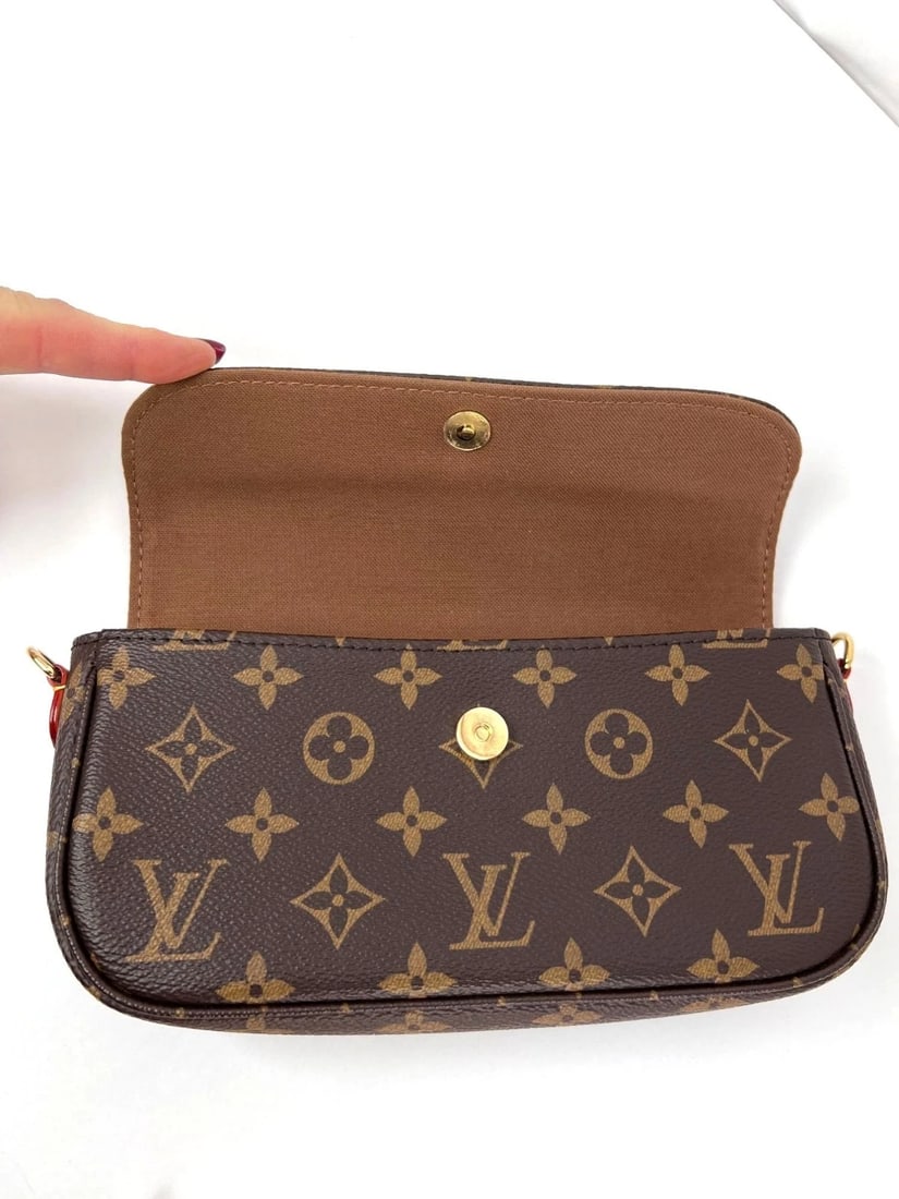 Louis Vuitton Monogram Ivy Wallet on a Chain Shoulder Bag - 8